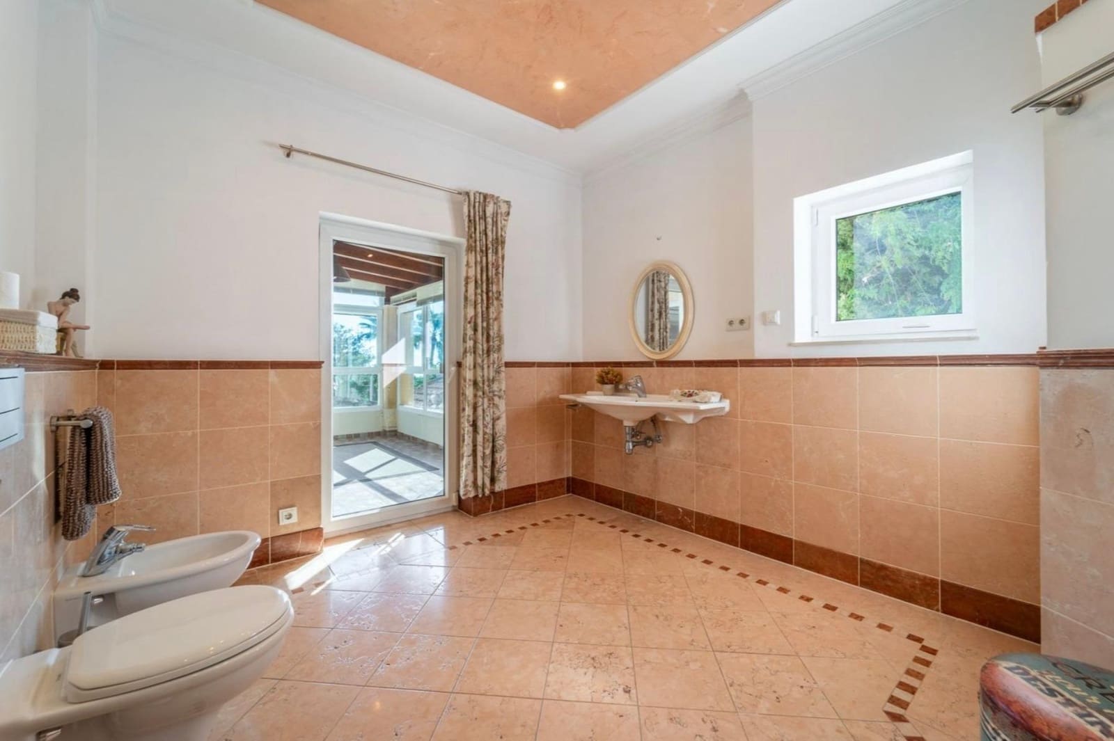 5 makuuhuone Huvila myytävänä paikassa Marbella mukana uima-altaan 
autotalli - 1 695 000 € (Ref: 9634331)