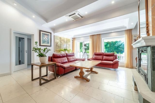 5 makuuhuone Huvila myytävänä paikassa Marbella mukana uima-altaan 
autotalli - 1 695 000 € (Ref: 9634331)