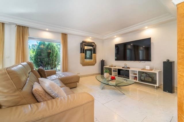 5 makuuhuone Huvila myytävänä paikassa Marbella mukana uima-altaan 
autotalli - 1 695 000 € (Ref: 9634331)