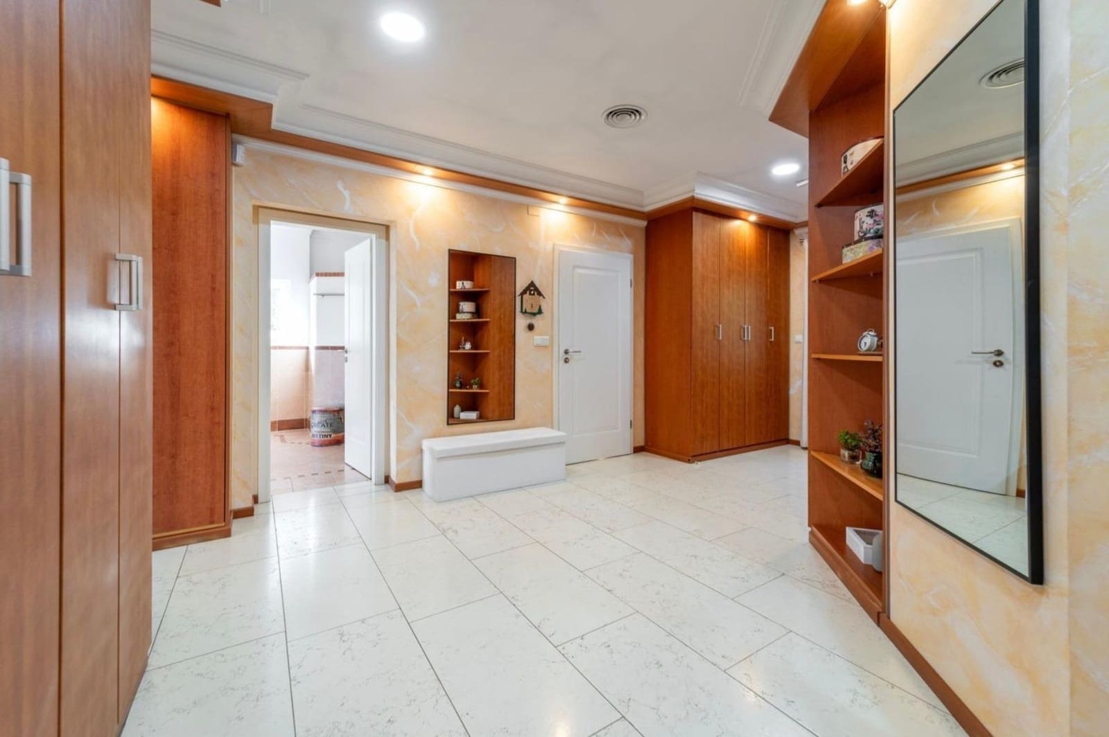 5 makuuhuone Huvila myytävänä paikassa Marbella mukana uima-altaan 
autotalli - 1 695 000 € (Ref: 9634331)