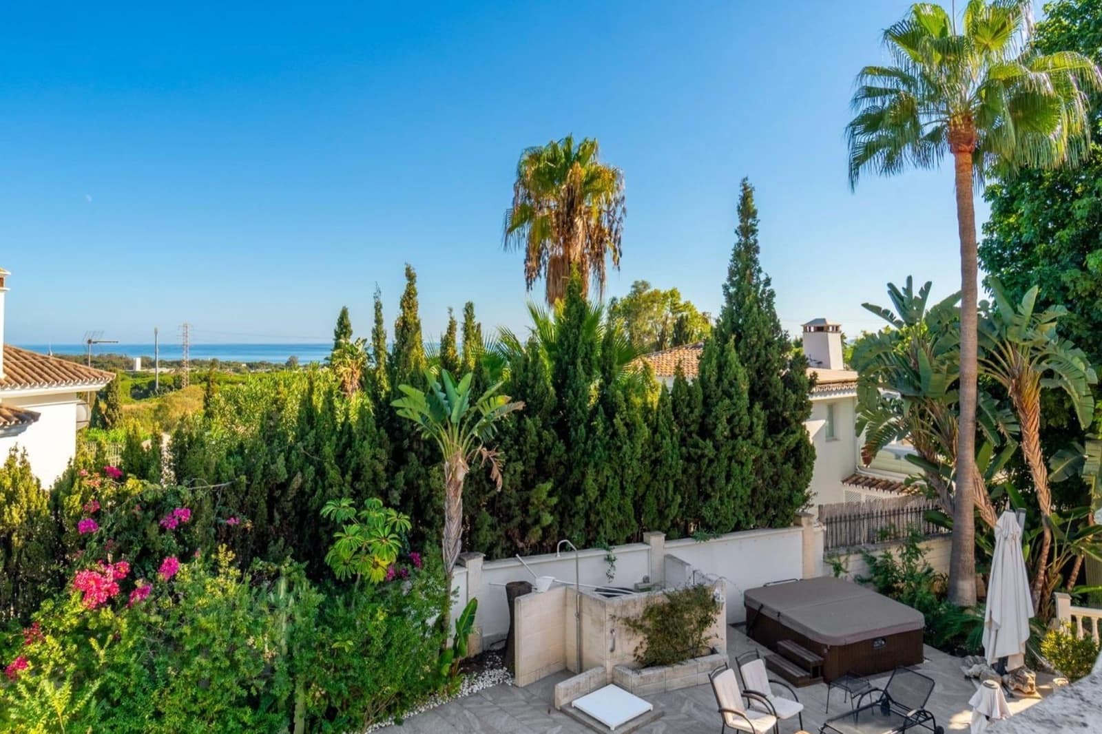 5 makuuhuone Huvila myytävänä paikassa Marbella mukana uima-altaan 
autotalli - 1 695 000 € (Ref: 9634331)