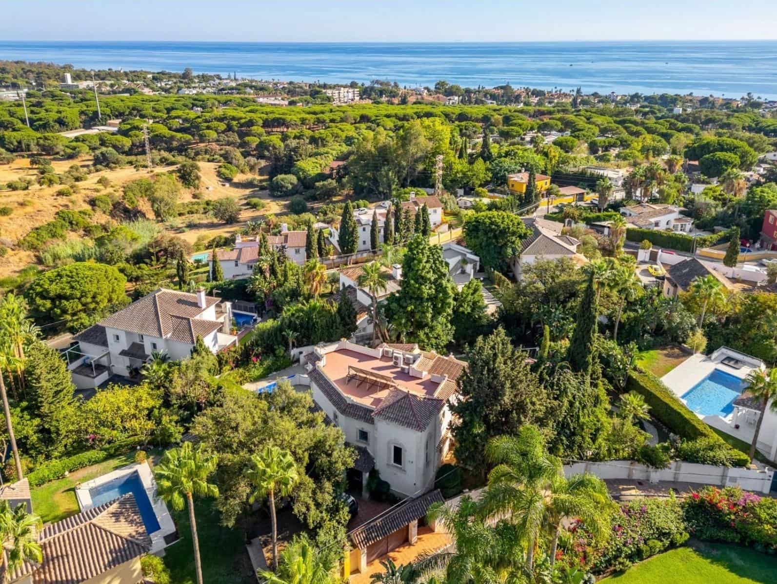 5 makuuhuone Huvila myytävänä paikassa Marbella mukana uima-altaan 
autotalli - 1 695 000 € (Ref: 9634331)