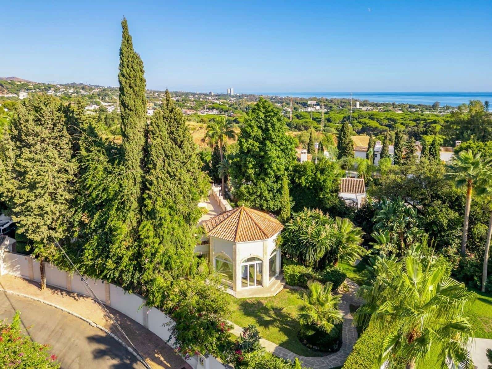 5 makuuhuone Huvila myytävänä paikassa Marbella mukana uima-altaan 
autotalli - 1 695 000 € (Ref: 9634331)