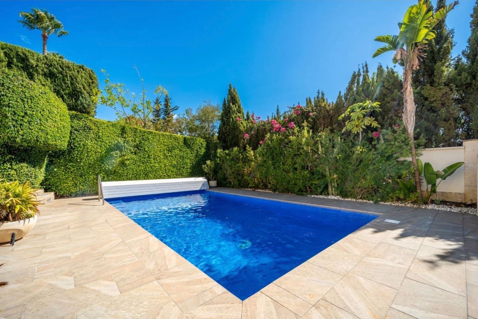 5 makuuhuone Huvila myytävänä paikassa Marbella mukana uima-altaan 
autotalli - 1 695 000 € (Ref: 9634331)