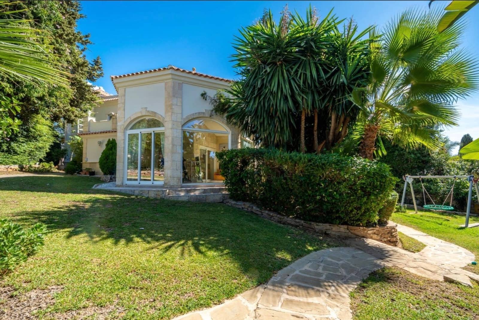 5 makuuhuone Huvila myytävänä paikassa Marbella mukana uima-altaan 
autotalli - 1 695 000 € (Ref: 9634331)