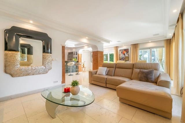5 quarto Moradia para venda em Marbella com piscina garagem - 1 695 000 € (Ref: 9634331)