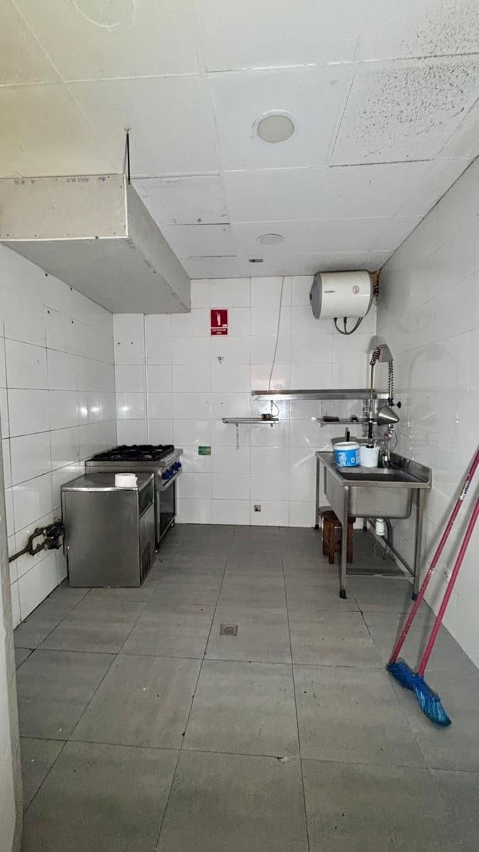 Commercial for sale in Salamanca city - € 480,000 (Ref: 9666540)