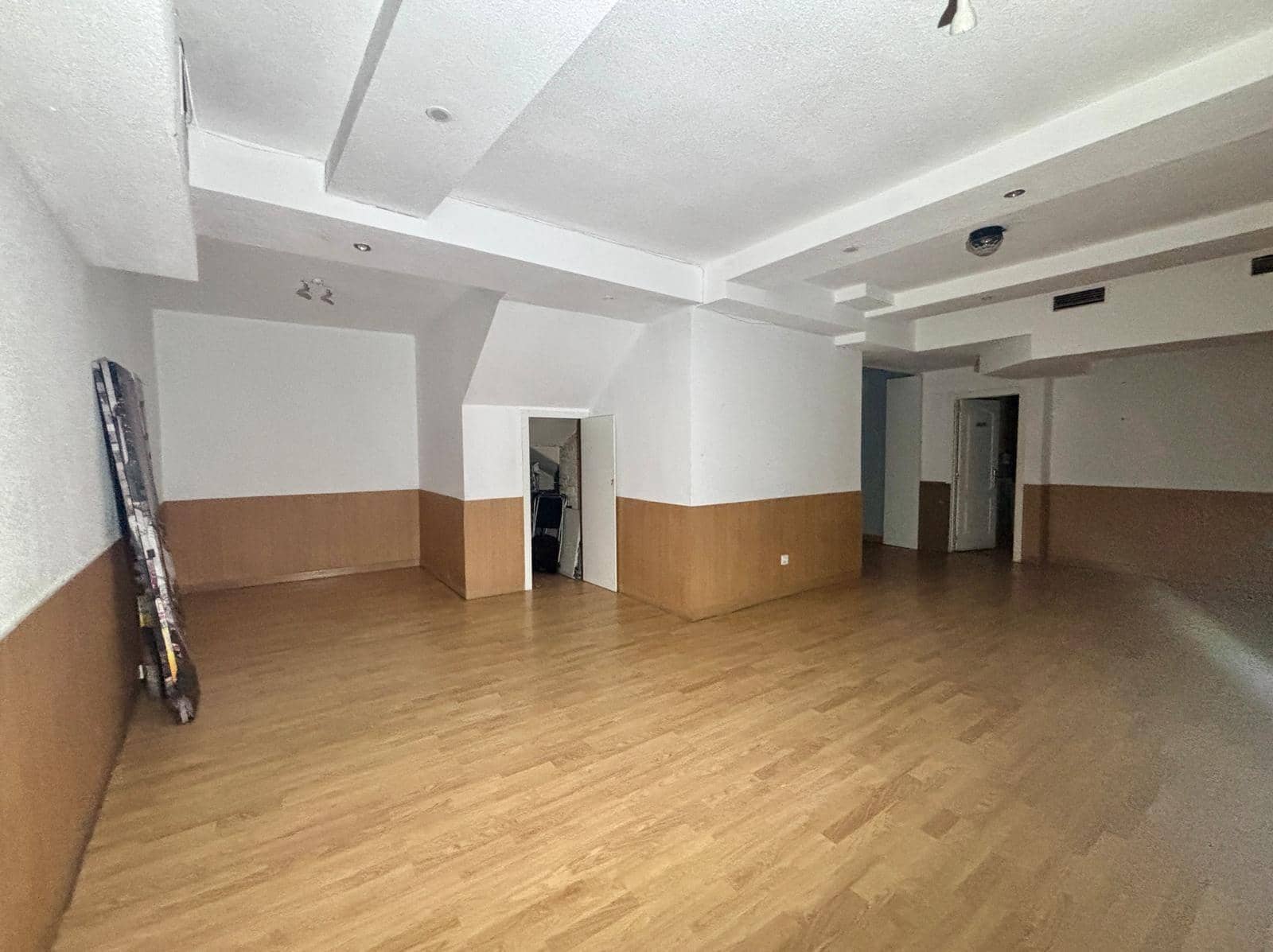 Commercial for sale in Salamanca city - € 480,000 (Ref: 9666540)