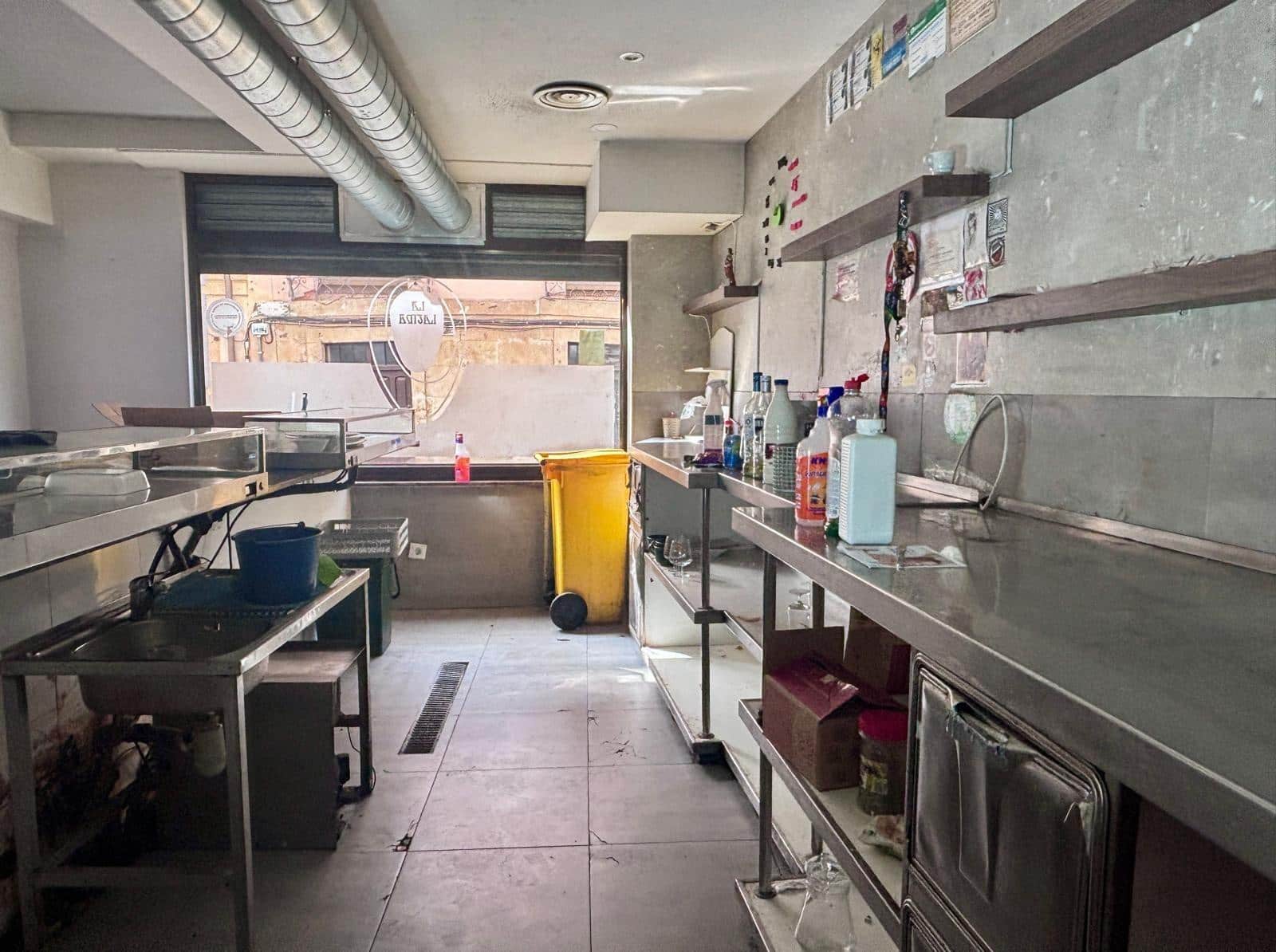 Commercial for sale in Salamanca city - € 480,000 (Ref: 9666540)