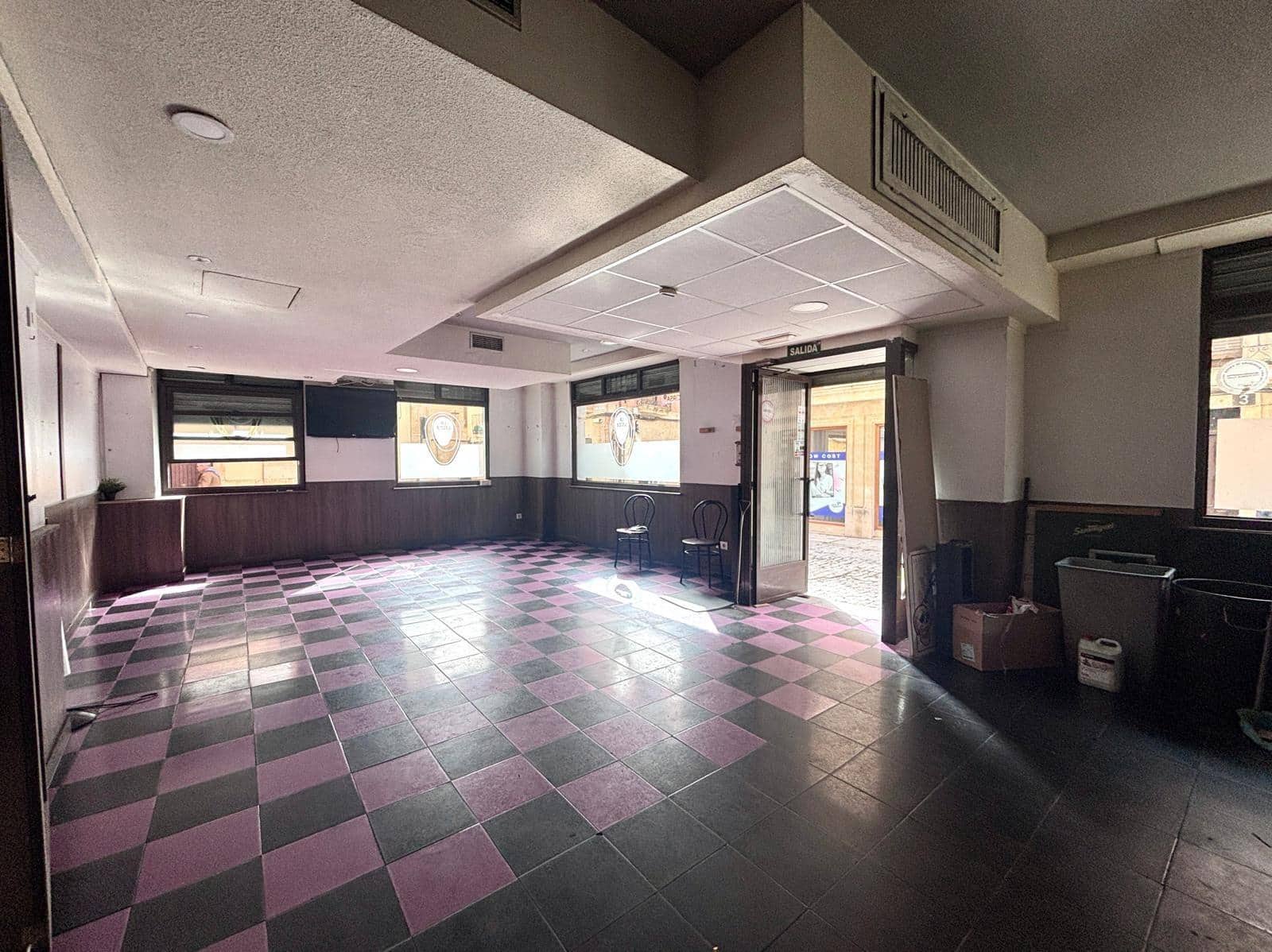 Commercial for sale in Salamanca city - € 480,000 (Ref: 9666540)