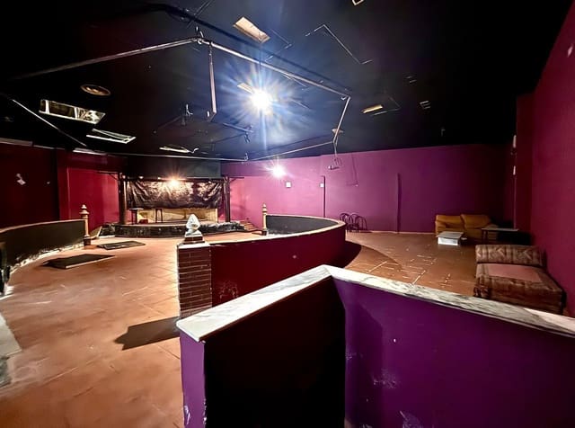 3 chambre Entreprise à vendre à Villares de la Reina - 450 000 € (Ref: 9670723)