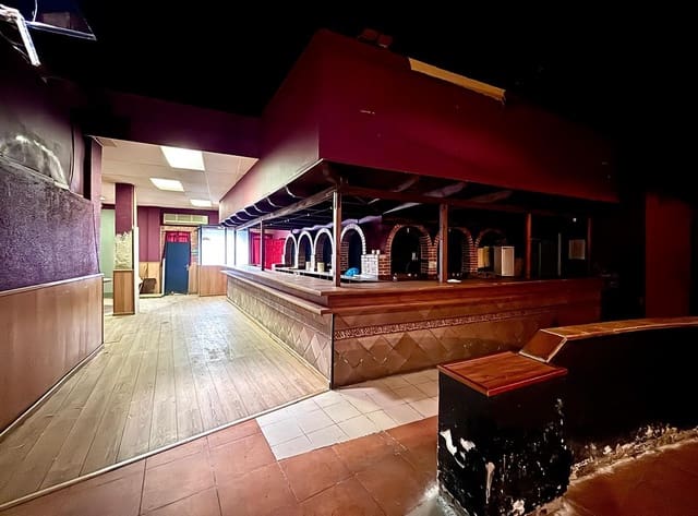 3 chambre Entreprise à vendre à Villares de la Reina - 450 000 € (Ref: 9670723)