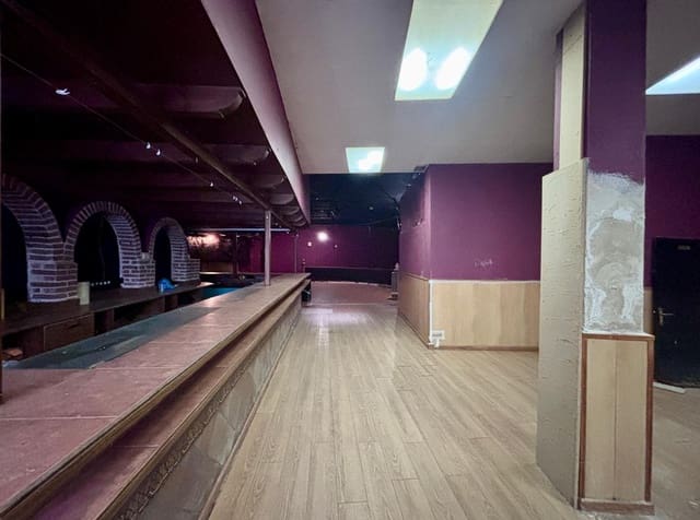 3 chambre Entreprise à vendre à Villares de la Reina - 450 000 € (Ref: 9670723)