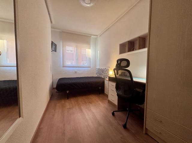 3 quarto Apartamento para arrendar em Salamanca cidade - 1 200 € (Ref: 9679895)