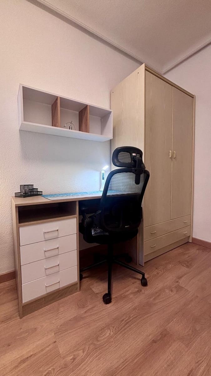 3 sovrum Lägenhet att hyra i Salamanca stad - 1 200 € (Ref: 9679895)