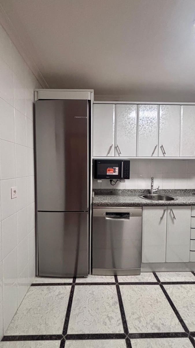 3 sovrum Lägenhet att hyra i Salamanca stad - 1 200 € (Ref: 9679895)