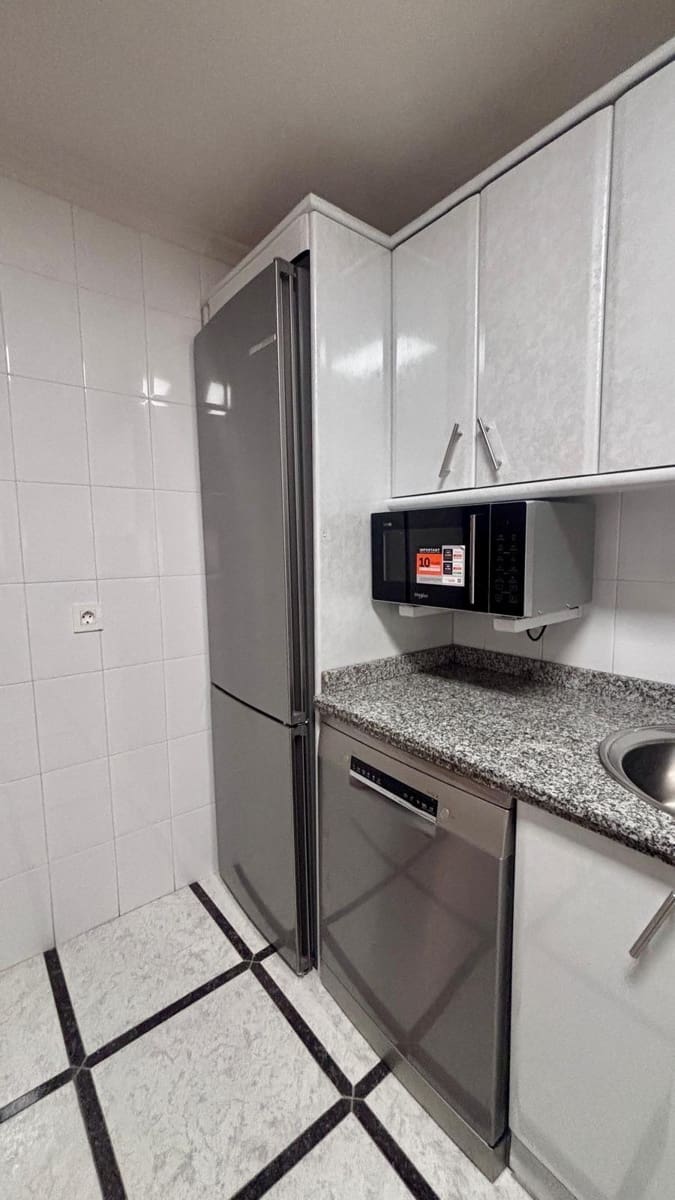 3 sovrum Lägenhet att hyra i Salamanca stad - 1 200 € (Ref: 9679895)
