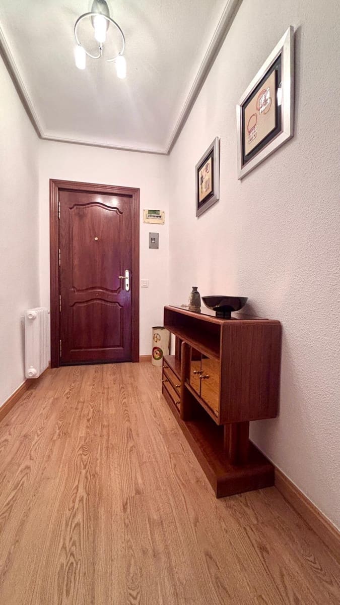 3 sovrum Lägenhet att hyra i Salamanca stad - 1 200 € (Ref: 9679895)