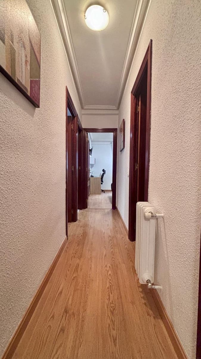 3 sovrum Lägenhet att hyra i Salamanca stad - 1 200 € (Ref: 9679895)