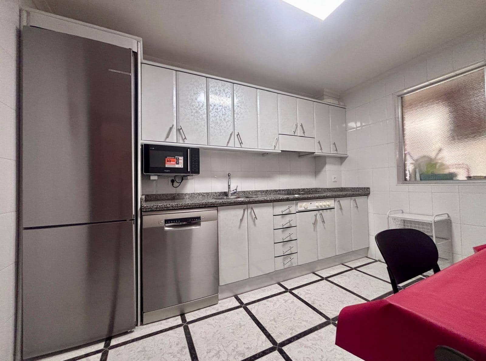 3 sovrum Lägenhet att hyra i Salamanca stad - 1 200 € (Ref: 9679895)