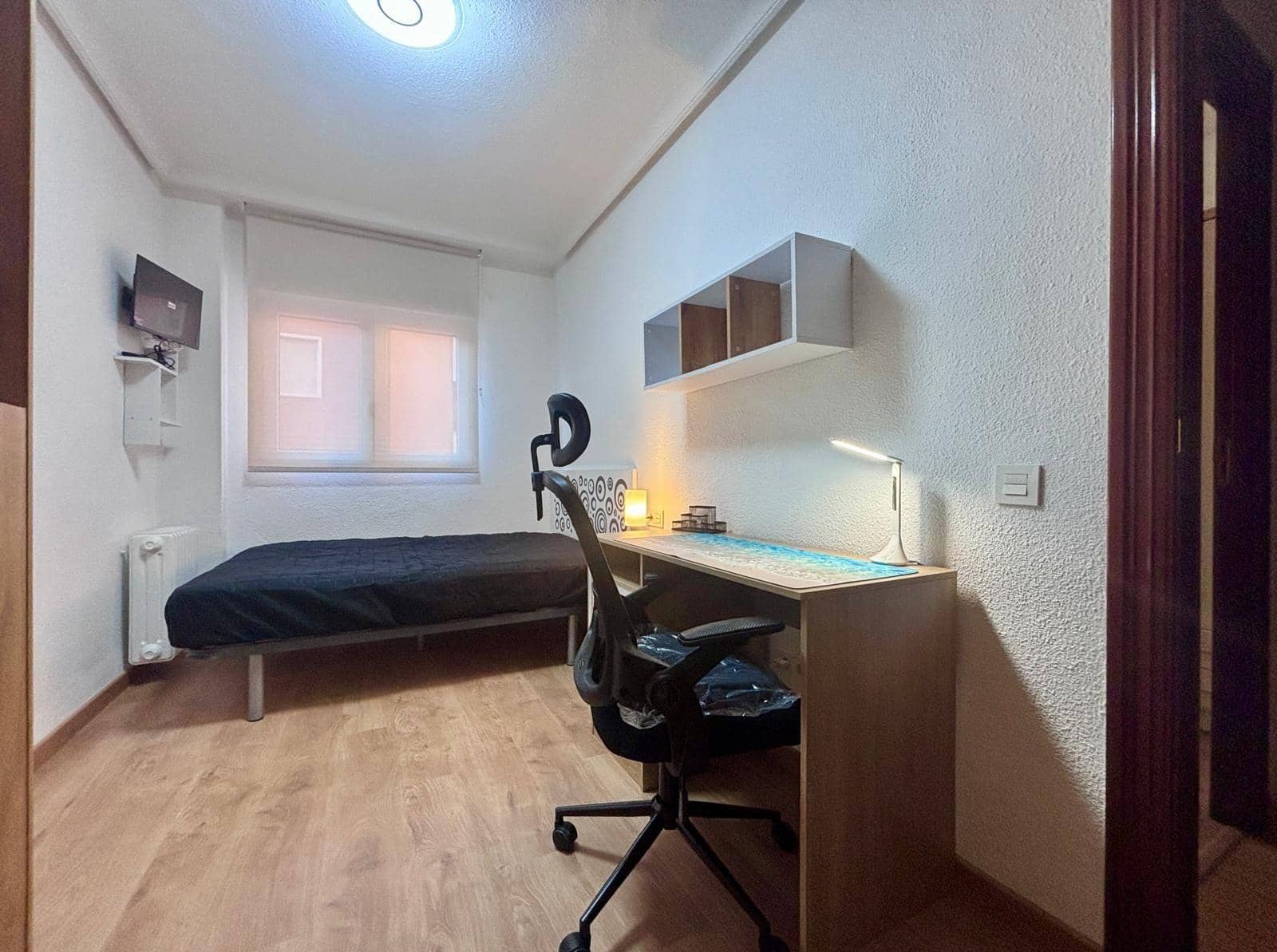 3 sovrum Lägenhet att hyra i Salamanca stad - 1 200 € (Ref: 9679895)