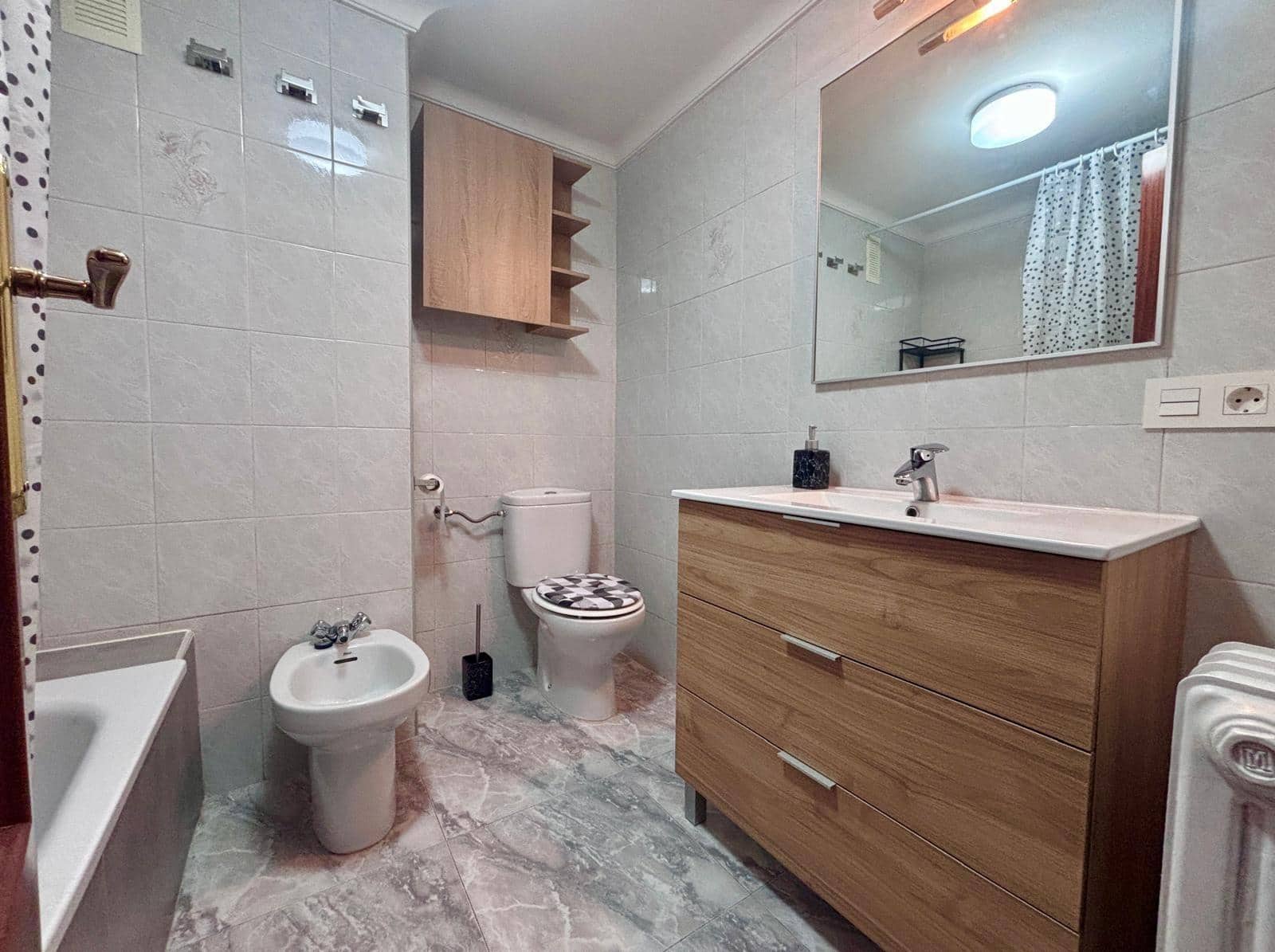 3 sovrum Lägenhet att hyra i Salamanca stad - 1 200 € (Ref: 9679895)