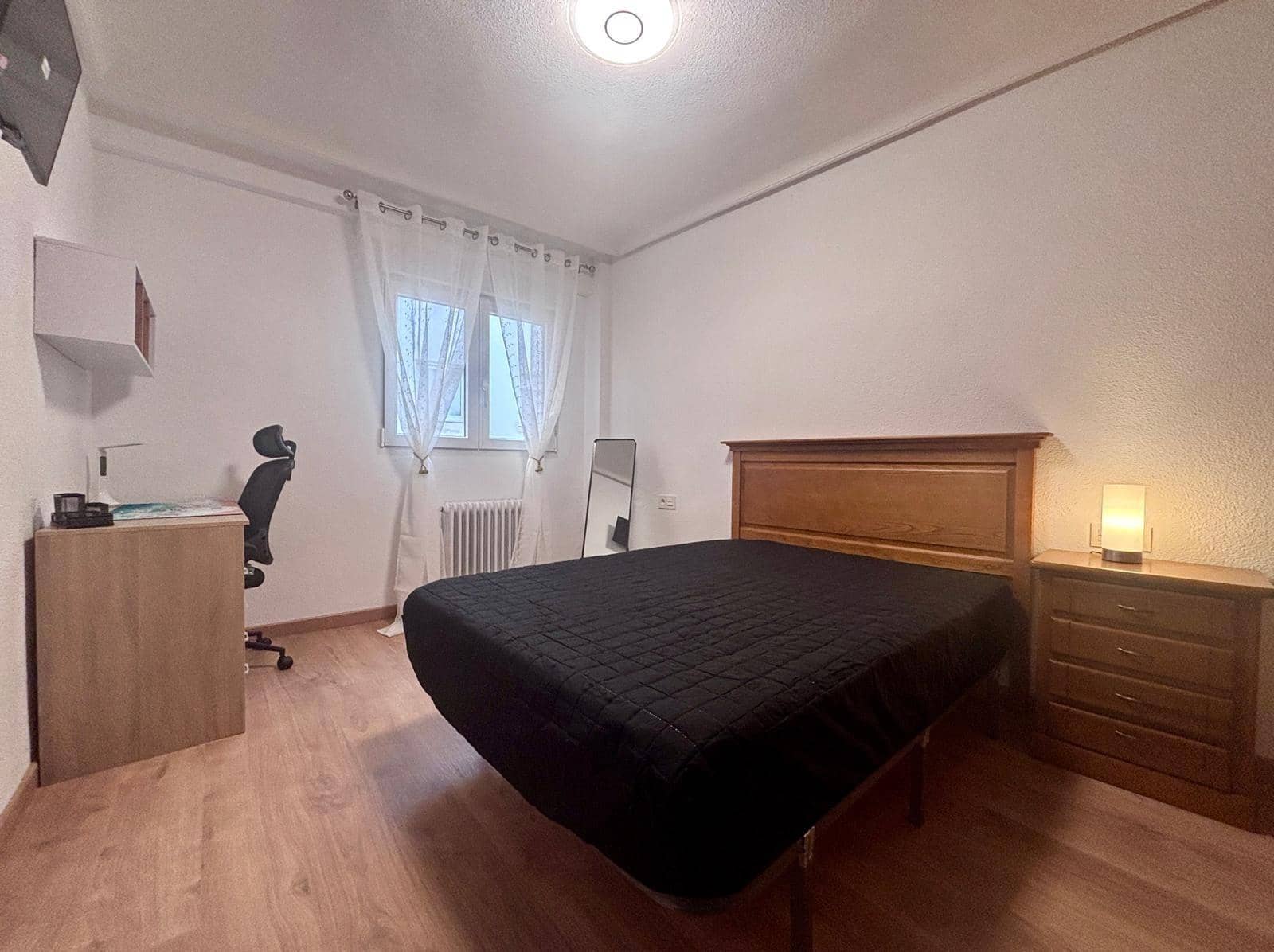 3 sovrum Lägenhet att hyra i Salamanca stad - 1 200 € (Ref: 9679895)