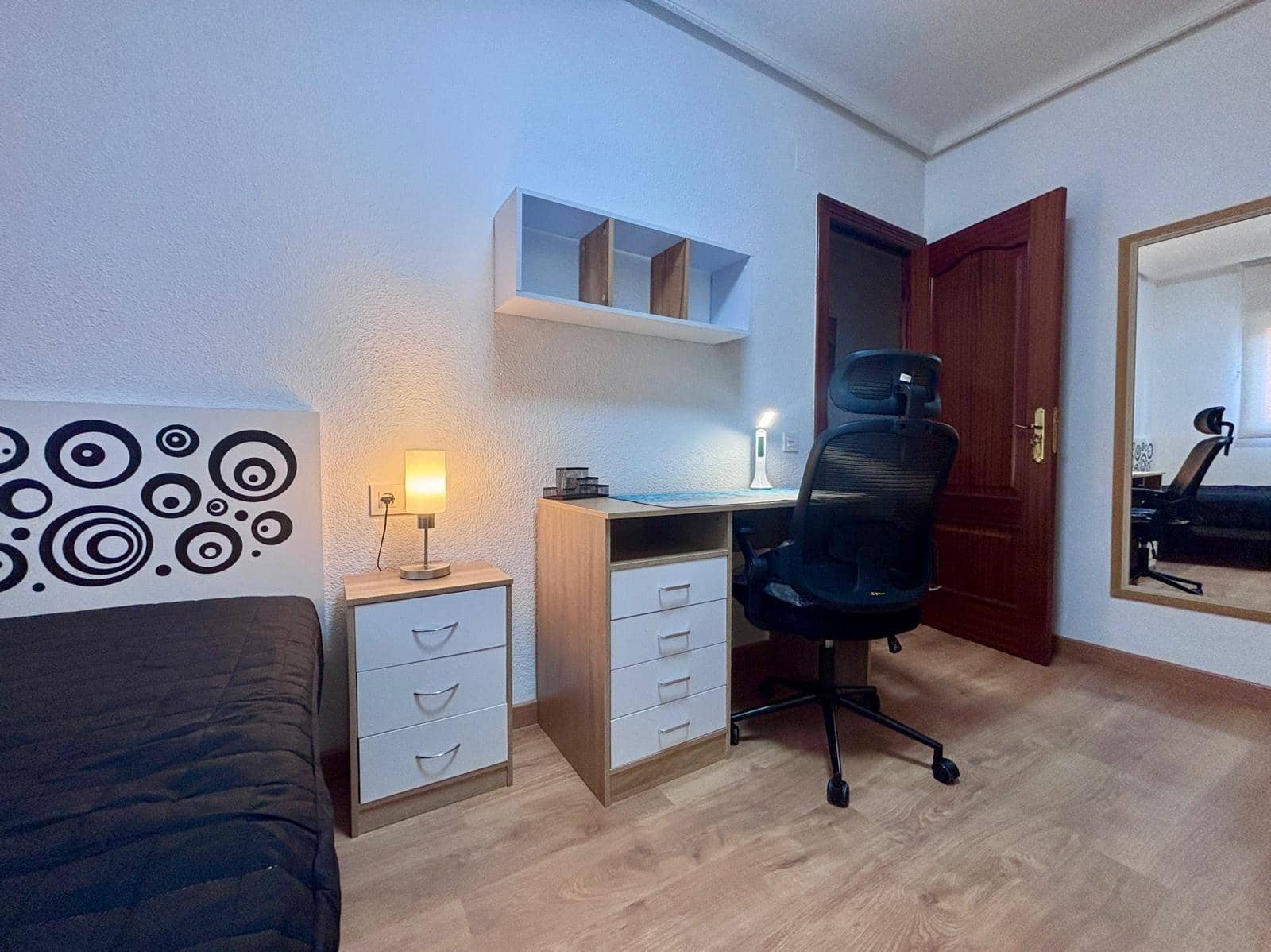 3 sovrum Lägenhet att hyra i Salamanca stad - 1 200 € (Ref: 9679895)