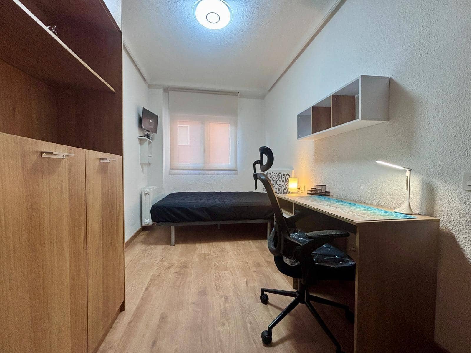 3 sovrum Lägenhet att hyra i Salamanca stad - 1 200 € (Ref: 9679895)