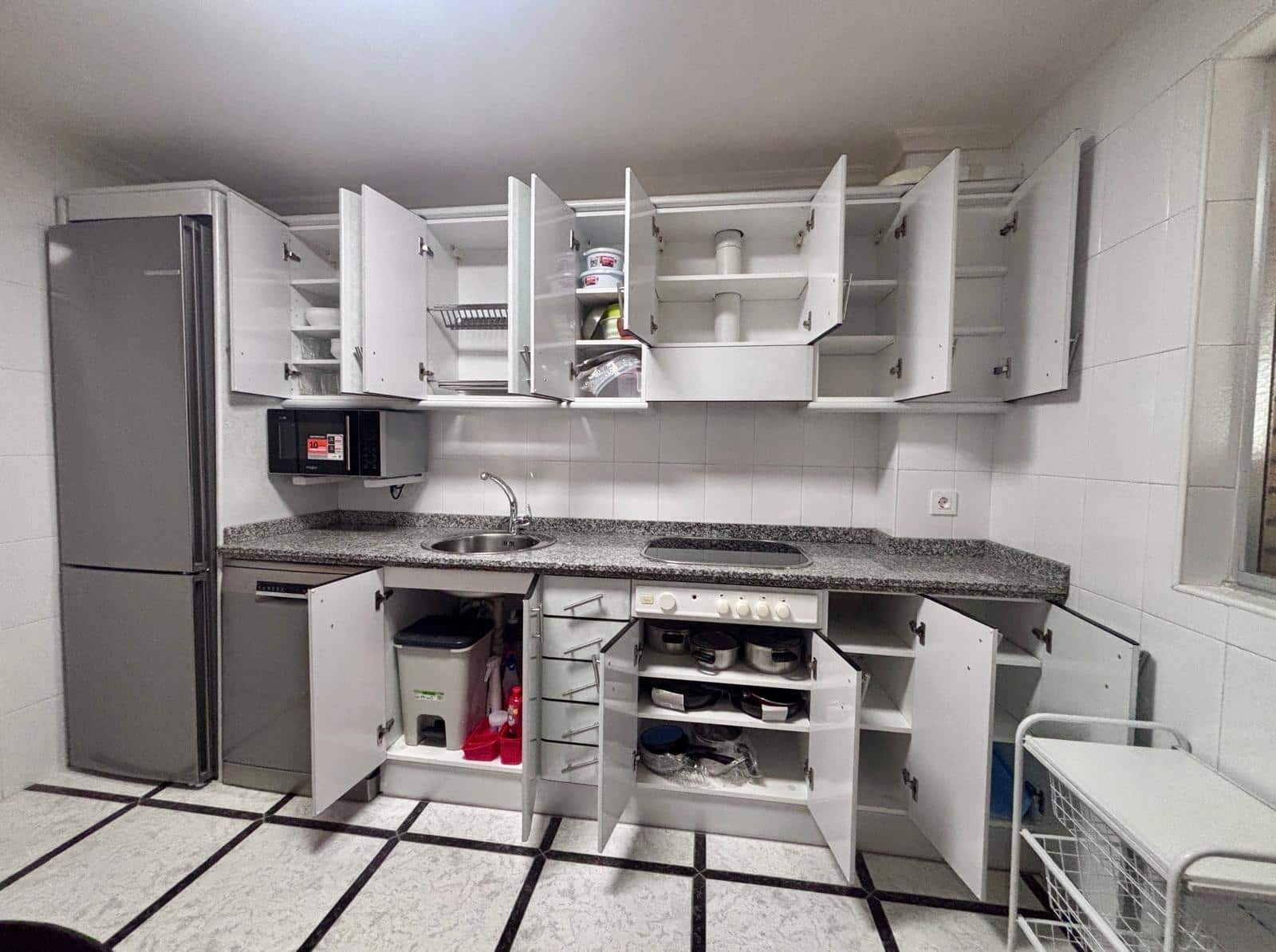 3 sovrum Lägenhet att hyra i Salamanca stad - 1 200 € (Ref: 9679895)