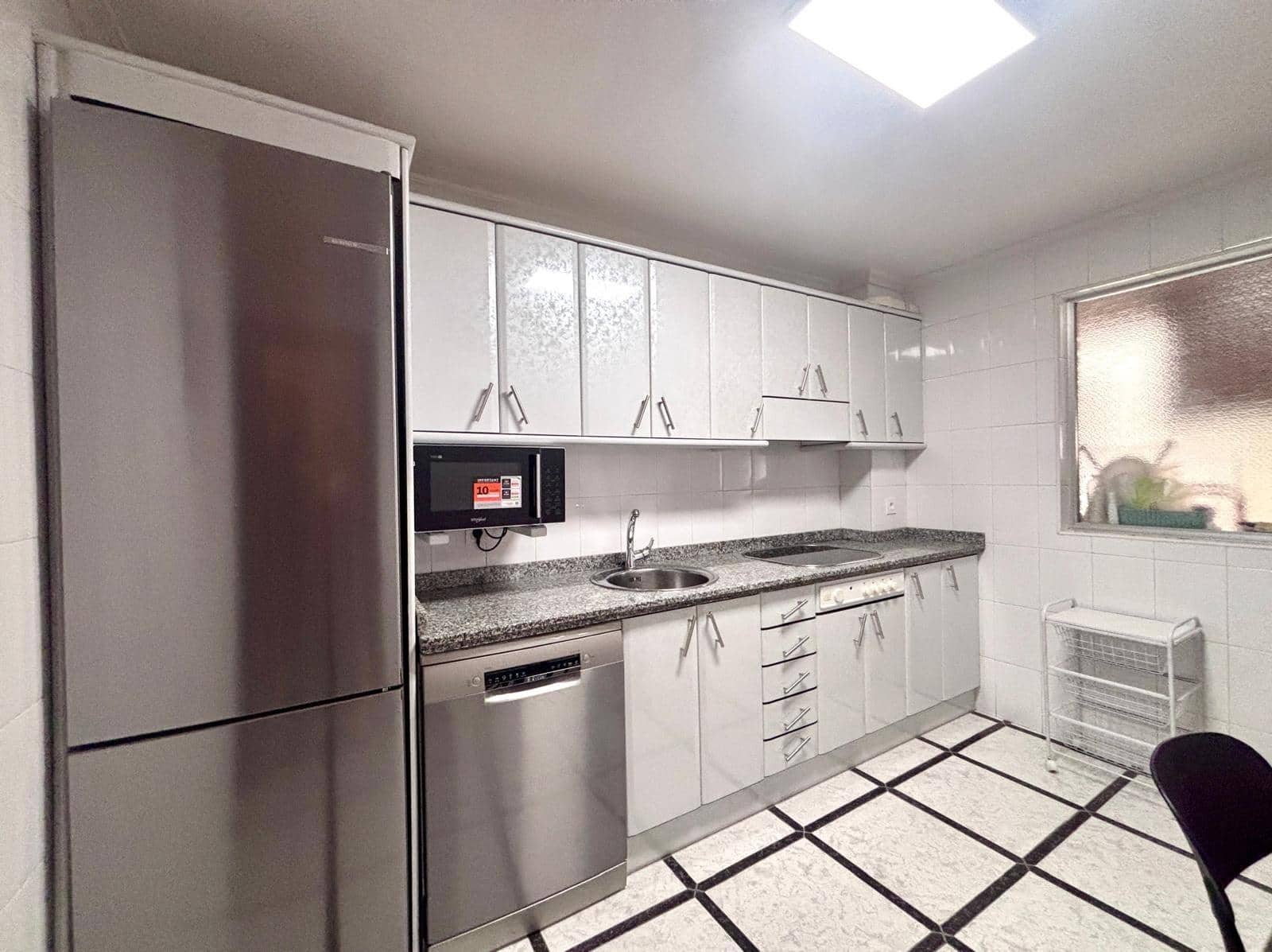3 sovrum Lägenhet att hyra i Salamanca stad - 1 200 € (Ref: 9679895)