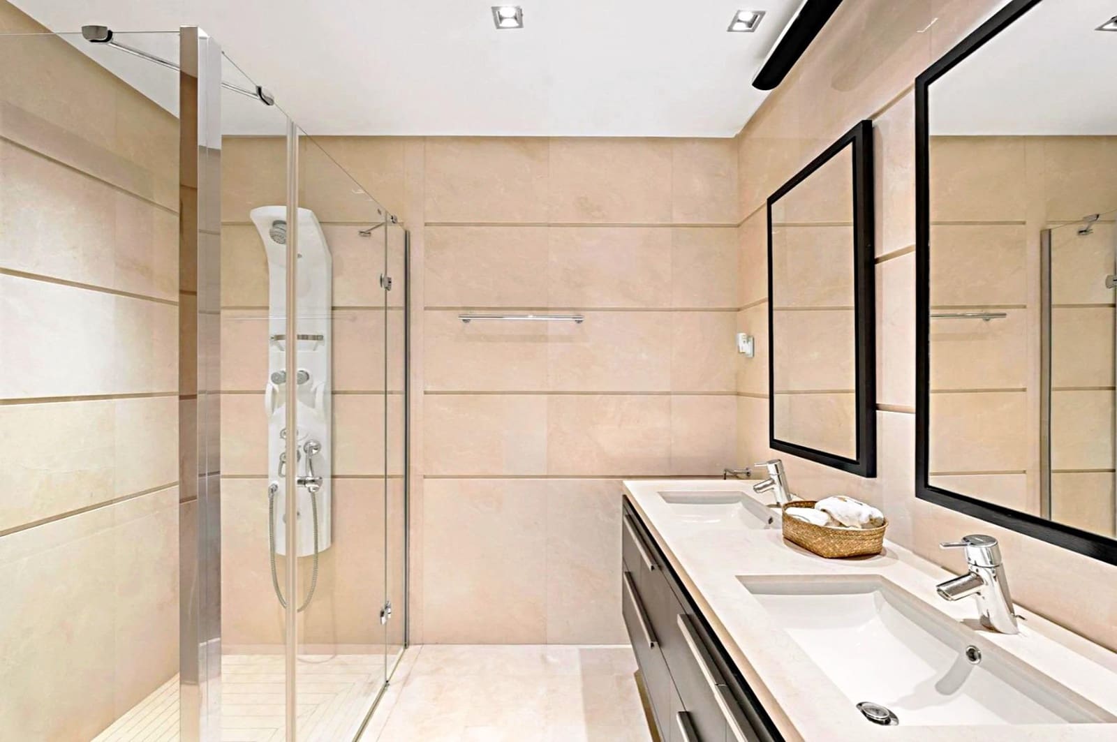 Piso de 2 habitaciones en La Quinta en venta con piscina - 1.300.000 € (Ref: 9690652)