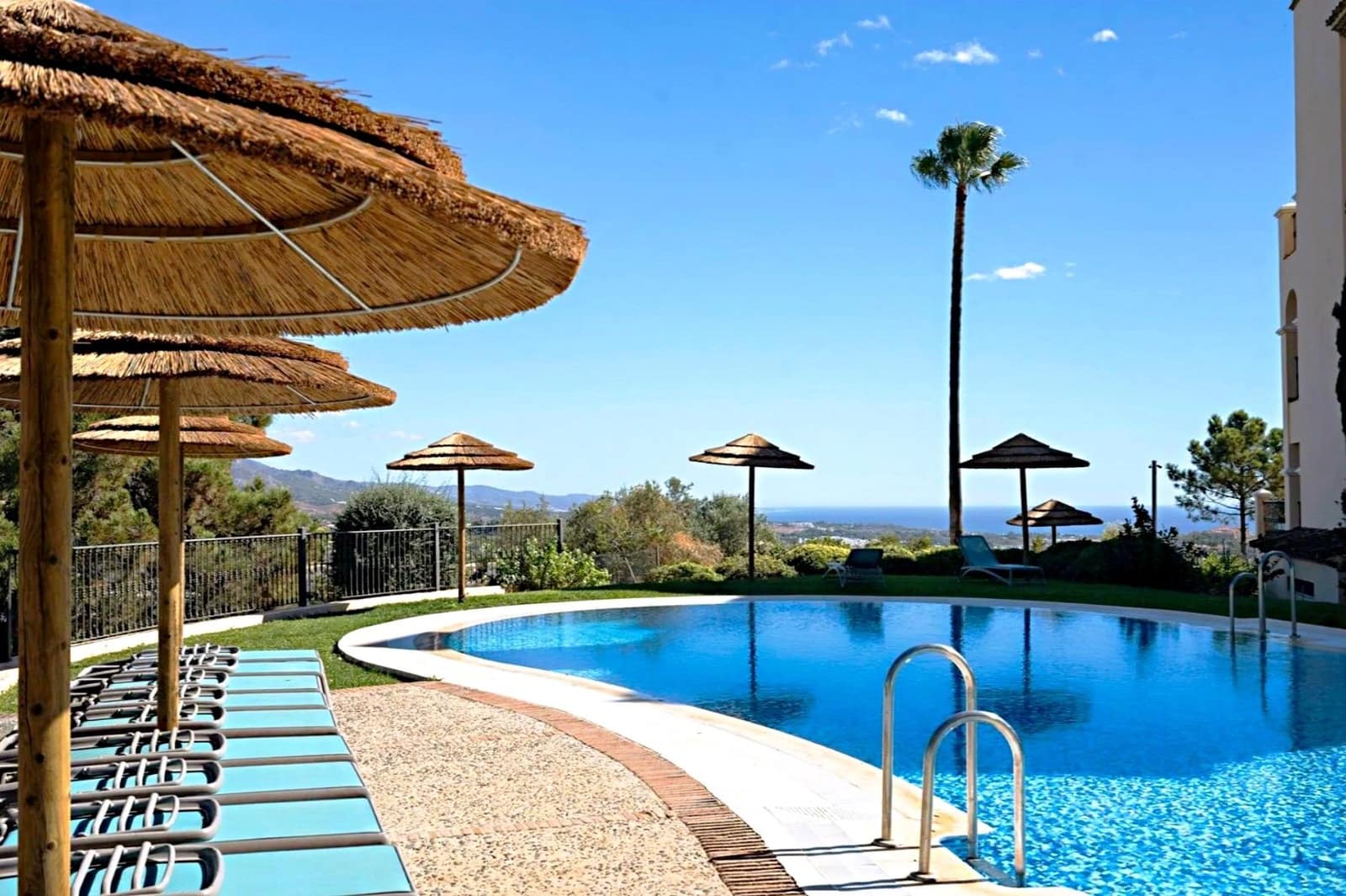 Piso de 2 habitaciones en La Quinta en venta con piscina - 1.300.000 € (Ref: 9690652)