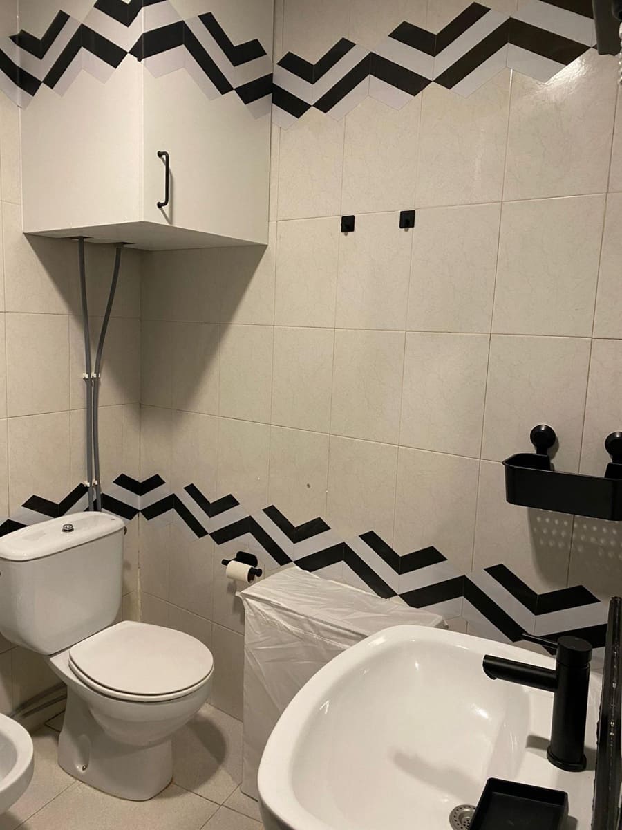 4 slaapkamer Appartement te huur in Salamanca stad - € 1.100 (Ref: 9719997)