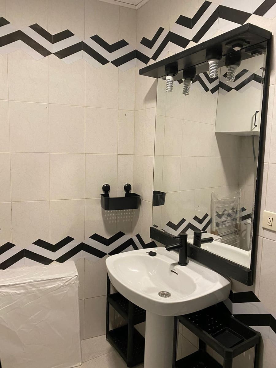 4 slaapkamer Appartement te huur in Salamanca stad - € 1.100 (Ref: 9719997)