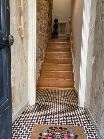 4 slaapkamer Appartement te huur in Salamanca stad - € 1.100 (Ref: 9719997)