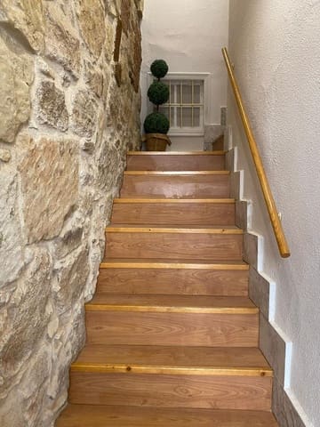 4 slaapkamer Appartement te huur in Salamanca stad - € 1.100 (Ref: 9719997)