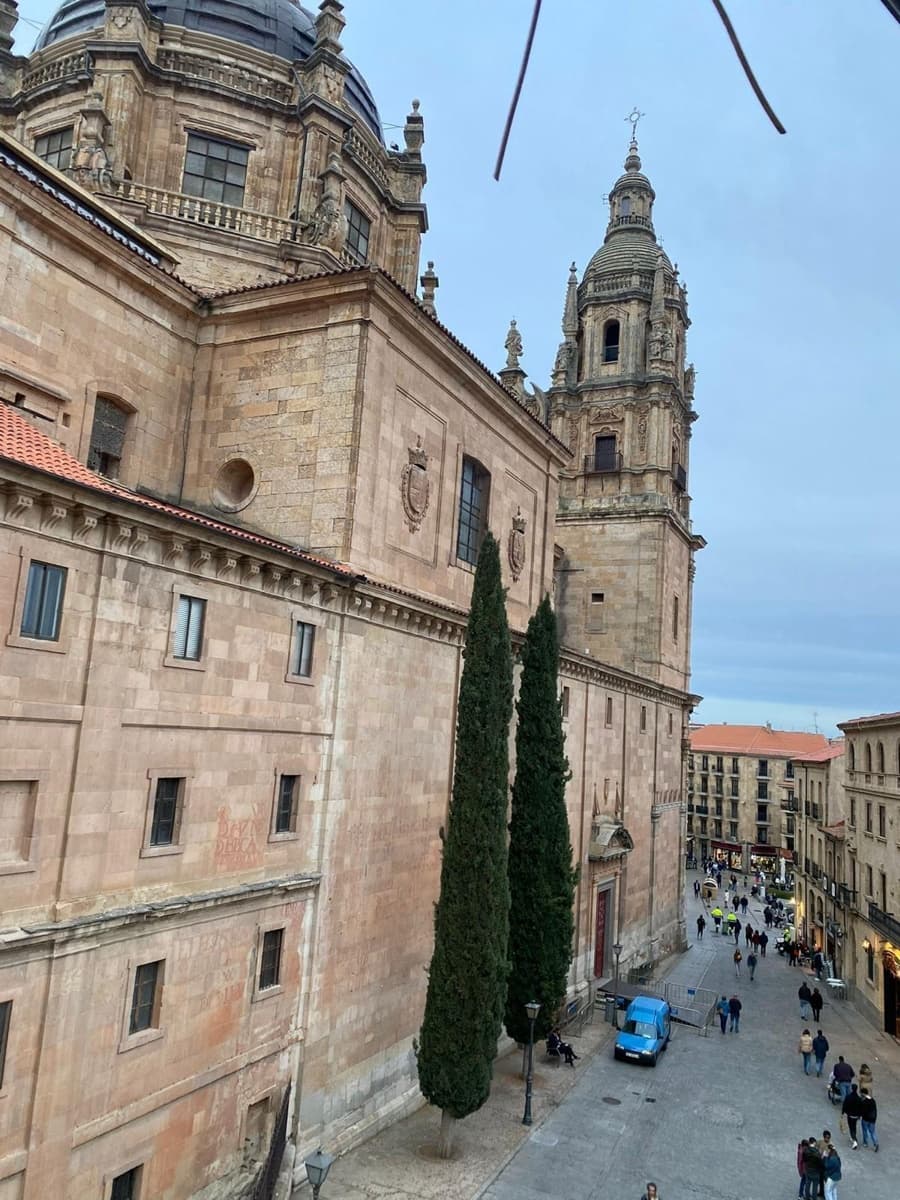 4 slaapkamer Appartement te huur in Salamanca stad - € 1.100 (Ref: 9719997)