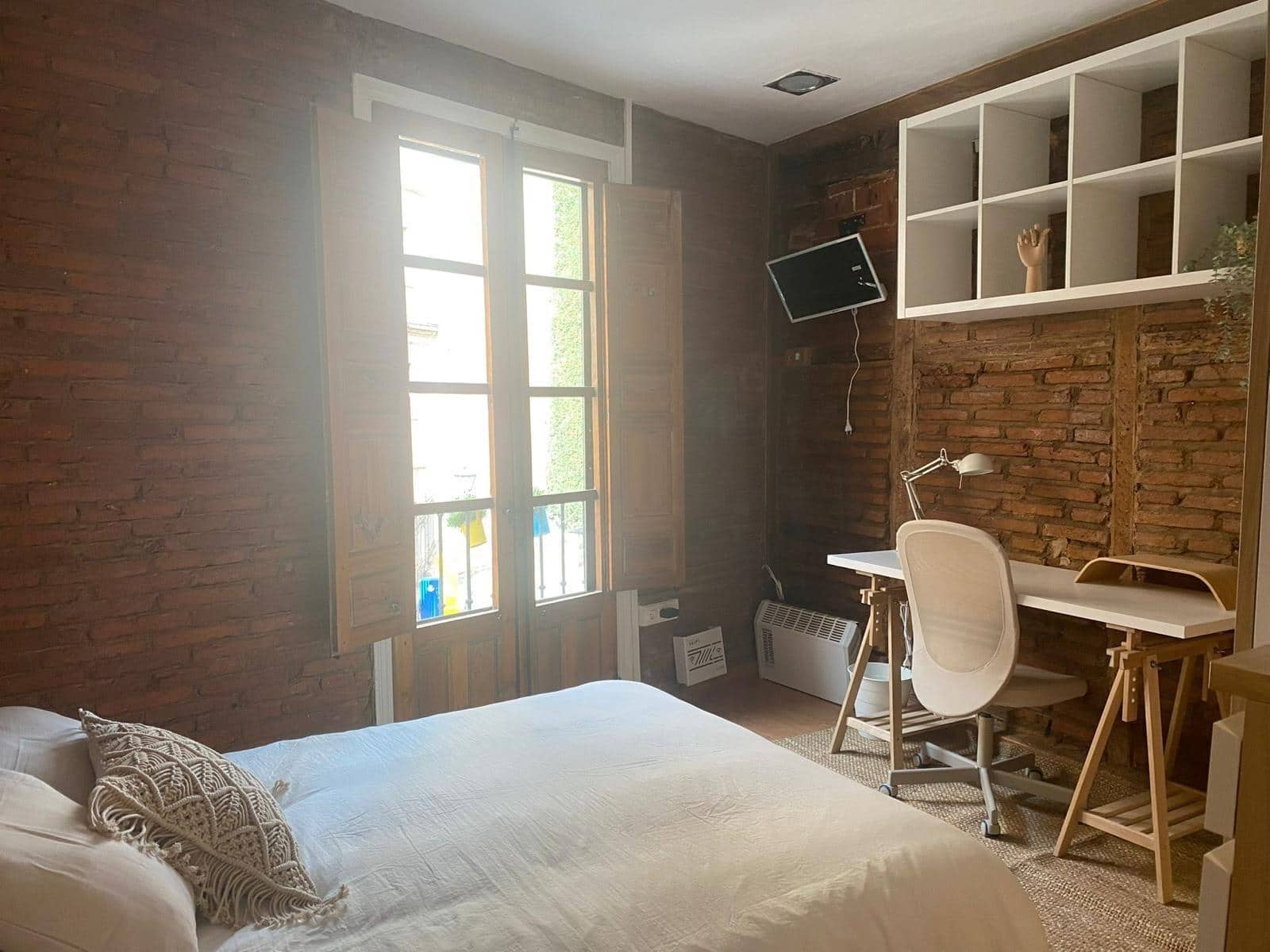 4 slaapkamer Appartement te huur in Salamanca stad - € 1.100 (Ref: 9719997)