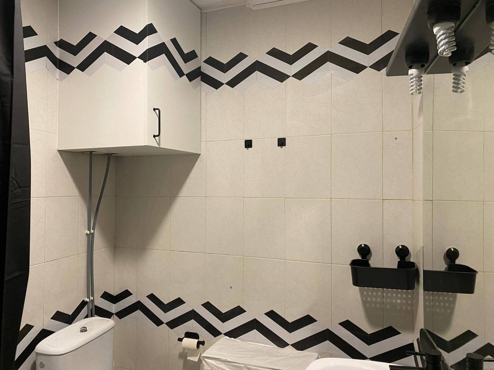 4 slaapkamer Appartement te huur in Salamanca stad - € 1.100 (Ref: 9719997)