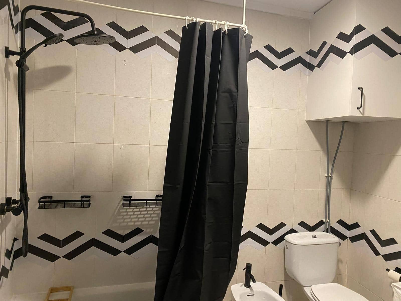 4 slaapkamer Appartement te huur in Salamanca stad - € 1.100 (Ref: 9719997)