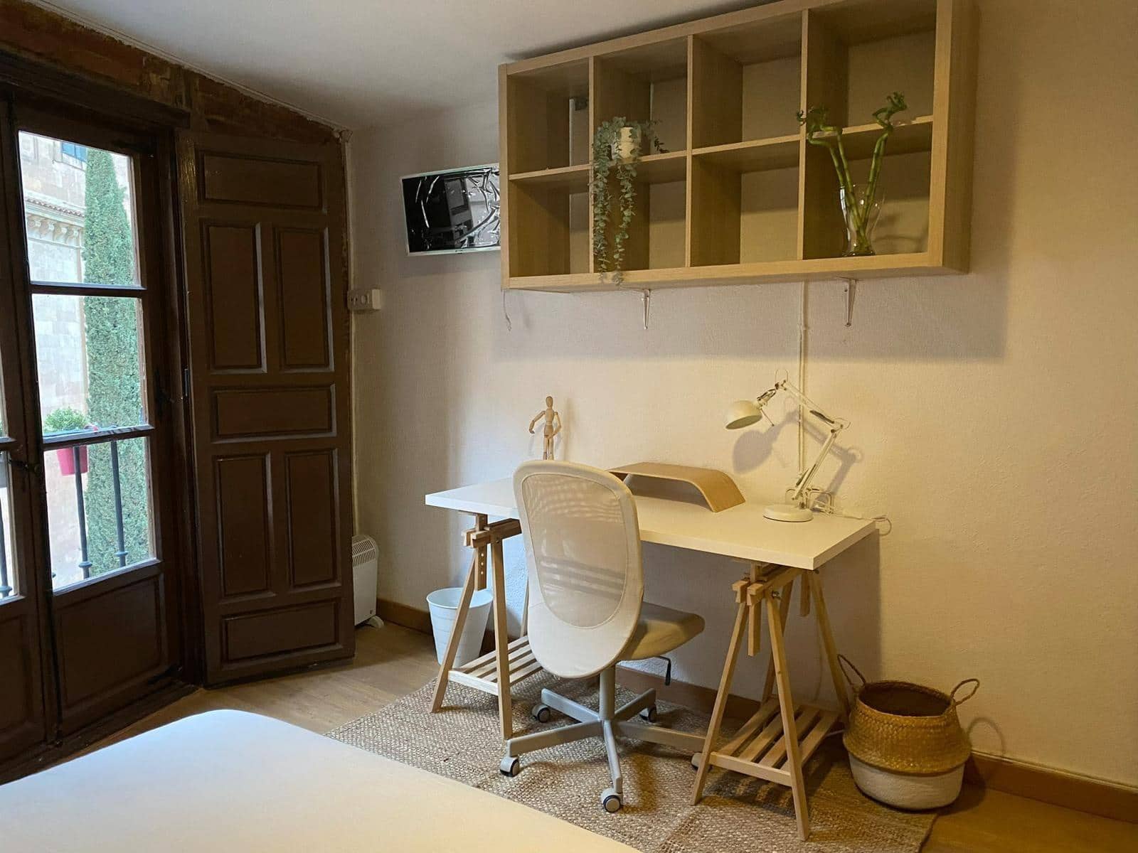 4 slaapkamer Appartement te huur in Salamanca stad - € 1.100 (Ref: 9719997)