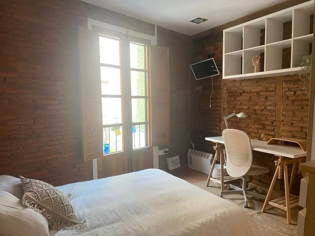 4 slaapkamer Appartement te huur in Salamanca stad - € 1.100 (Ref: 9719997)