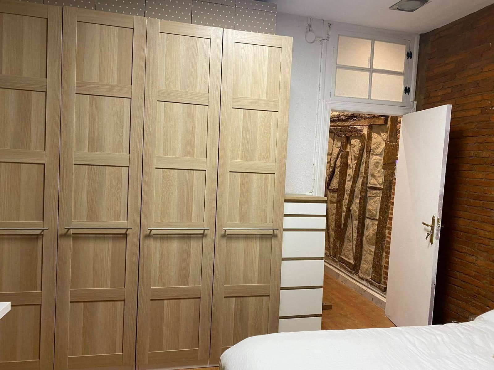 4 slaapkamer Appartement te huur in Salamanca stad - € 1.100 (Ref: 9719997)