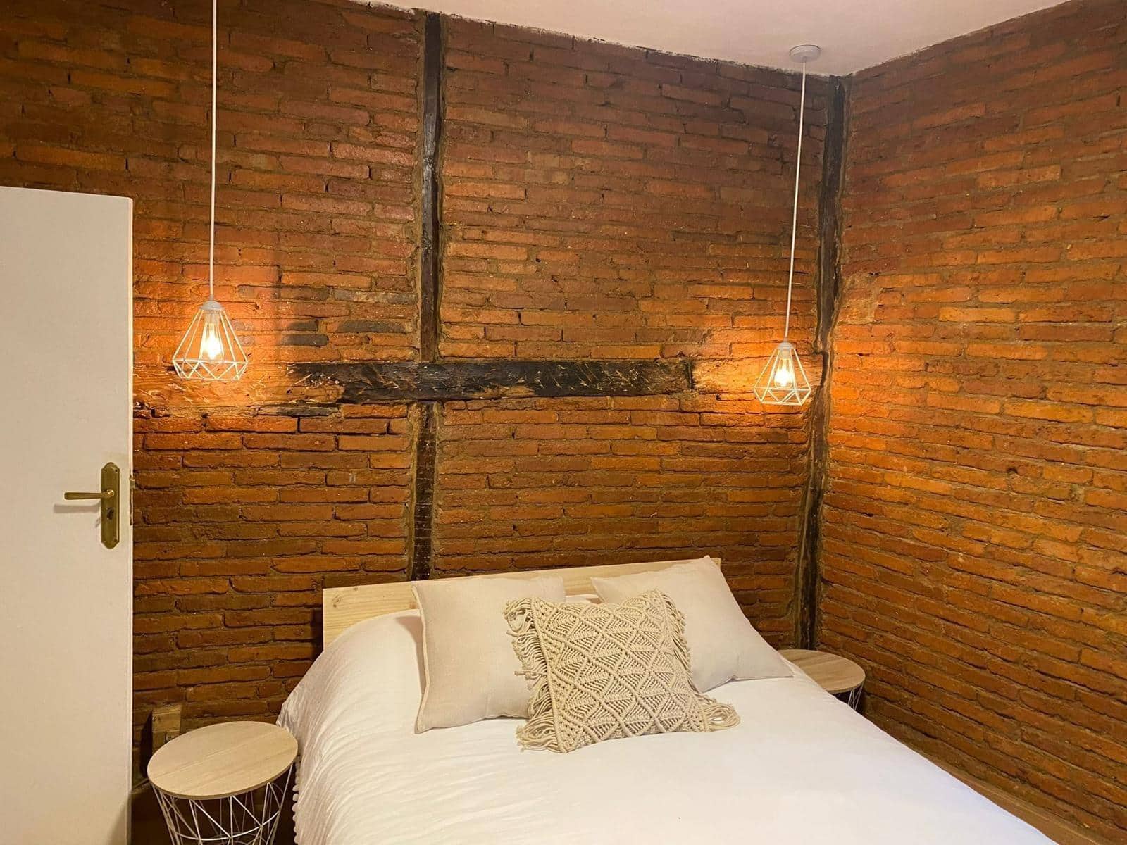 4 slaapkamer Appartement te huur in Salamanca stad - € 1.100 (Ref: 9719997)