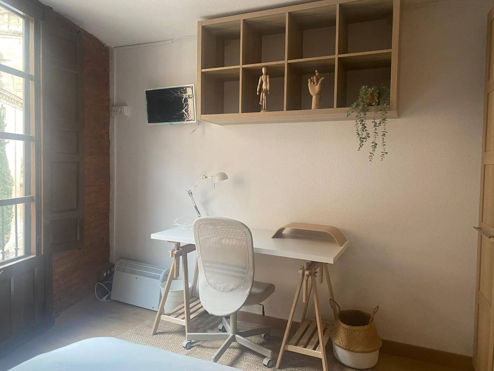 4 slaapkamer Appartement te huur in Salamanca stad - € 1.100 (Ref: 9719997)