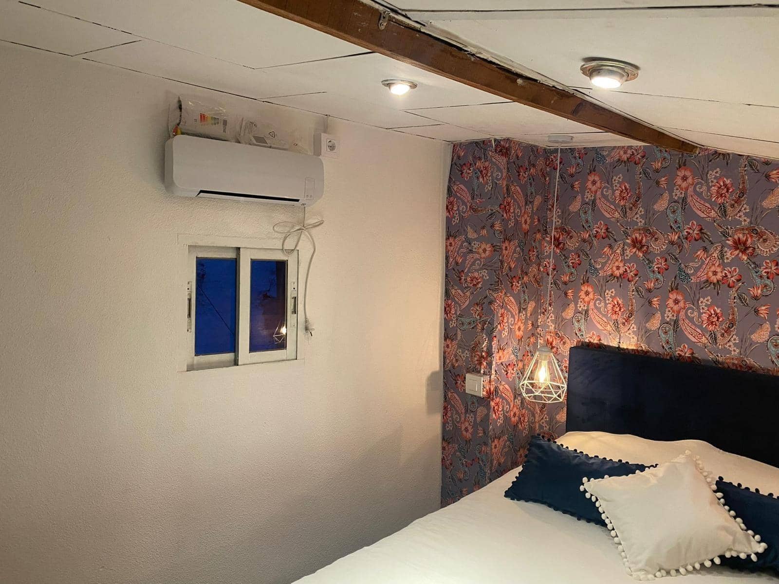 4 slaapkamer Appartement te huur in Salamanca stad - € 1.100 (Ref: 9719997)