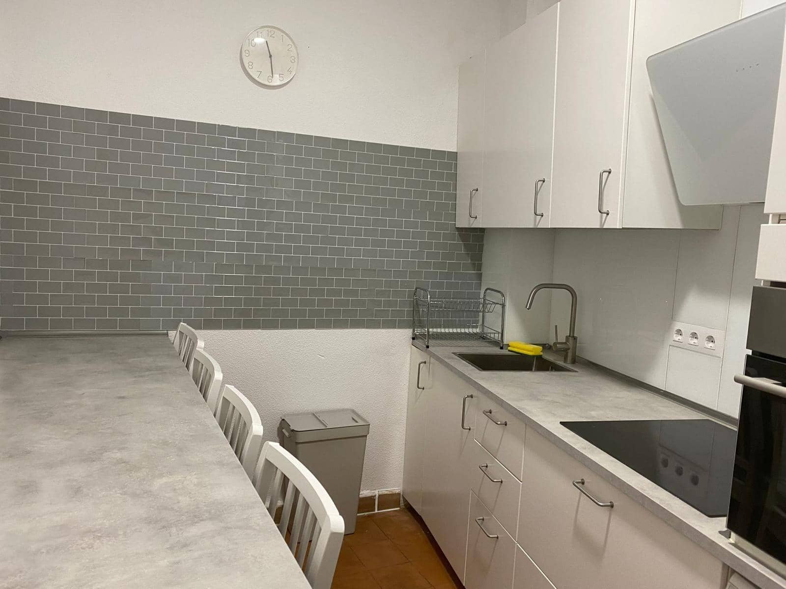 4 slaapkamer Appartement te huur in Salamanca stad - € 1.100 (Ref: 9719997)