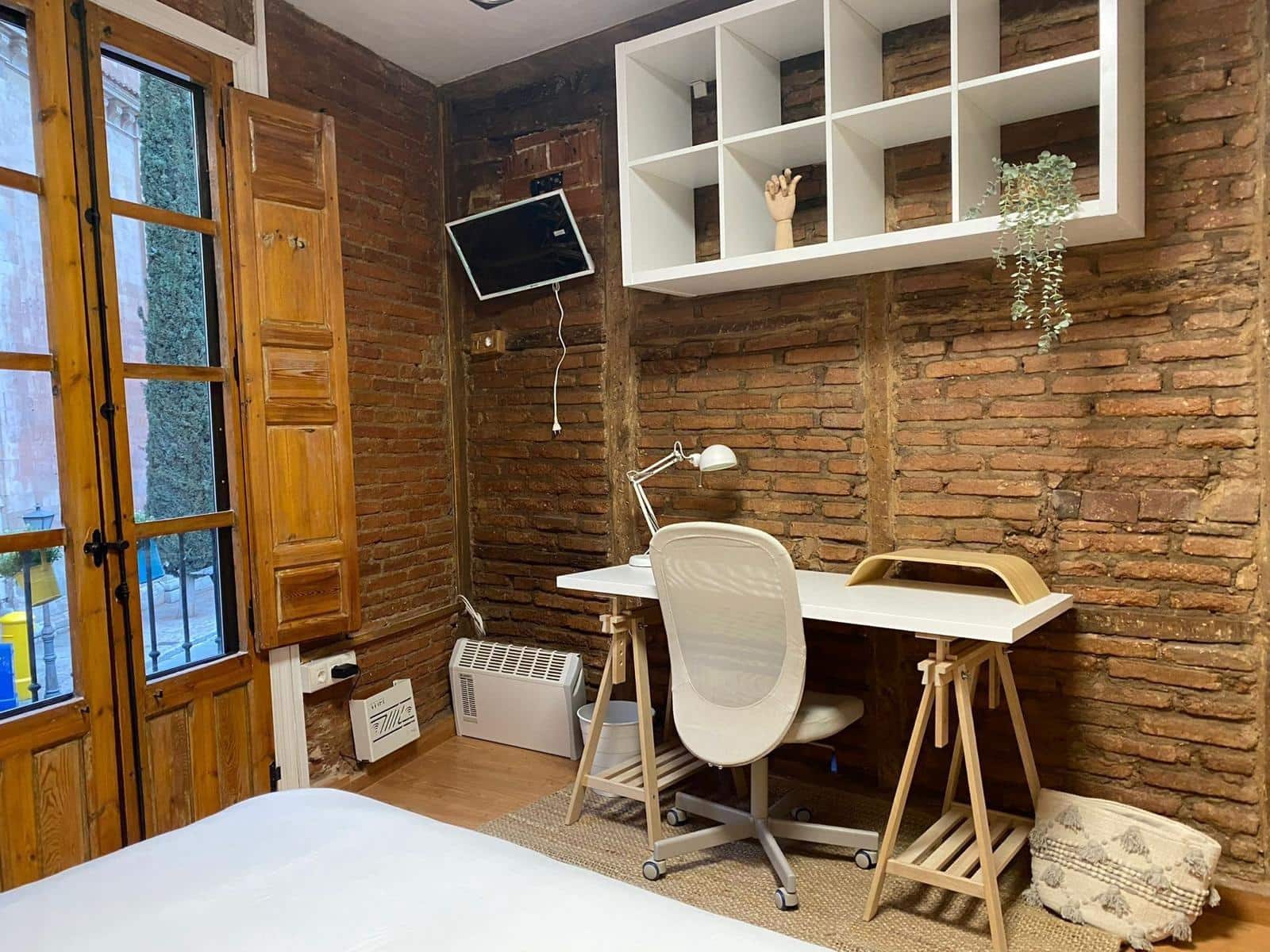 4 slaapkamer Appartement te huur in Salamanca stad - € 1.100 (Ref: 9719997)