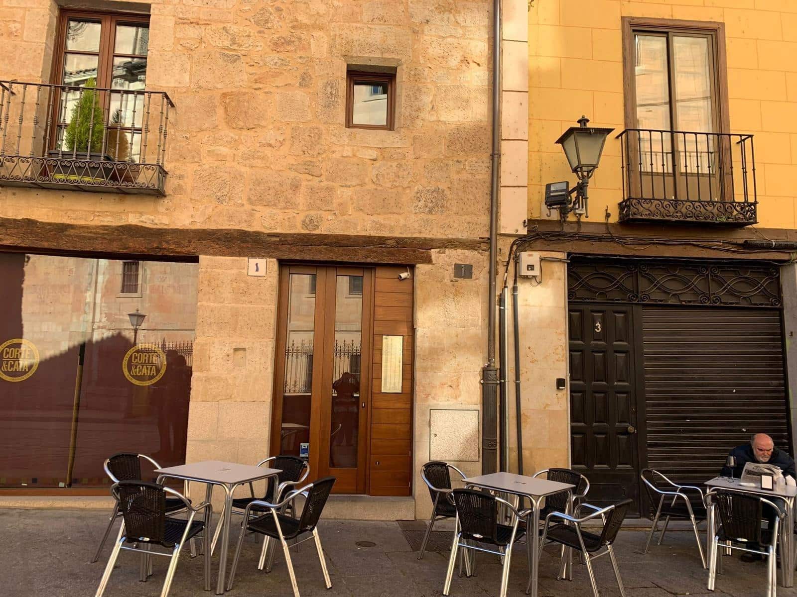 4 slaapkamer Appartement te huur in Salamanca stad - € 1.100 (Ref: 9719997)